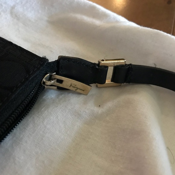 🎉HP🎉FERRAGAMO🎉baguette handbag - Picture 6 of 8